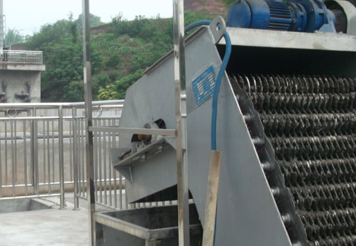 回轉(zhuǎn)式格柵機 回轉(zhuǎn)式格柵機